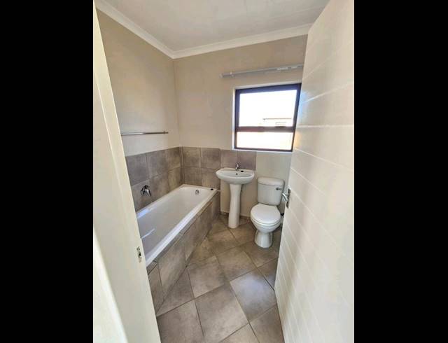 2 BEDROOM HOUSE FOR SALE IN BRENTHURST